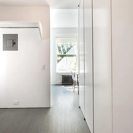 E10-2 Designer East Village Townhouse 1br * New York