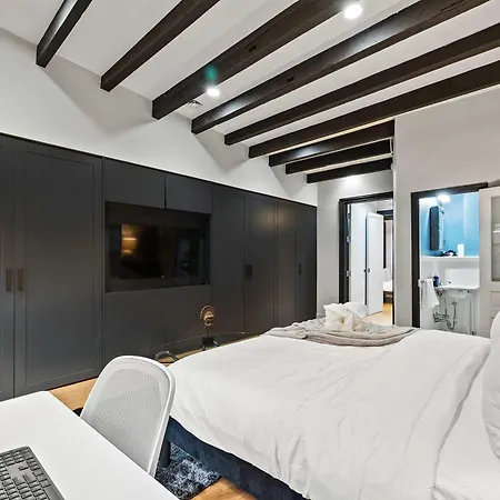 Downing By Rove Travel Private Terrace & Patio Apartment New York