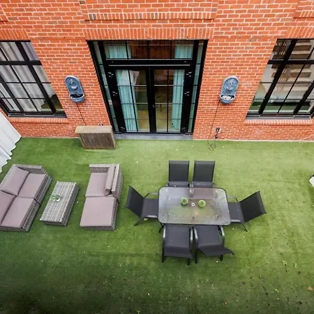 Clinton By Rove Travel 3br Duplex With Backyard *