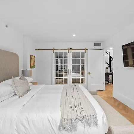 Clinton By Rove Travel 3br Duplex With Backyard New York