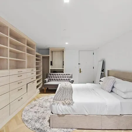 Clinton By Rove Travel 3br Duplex With Backyard New York