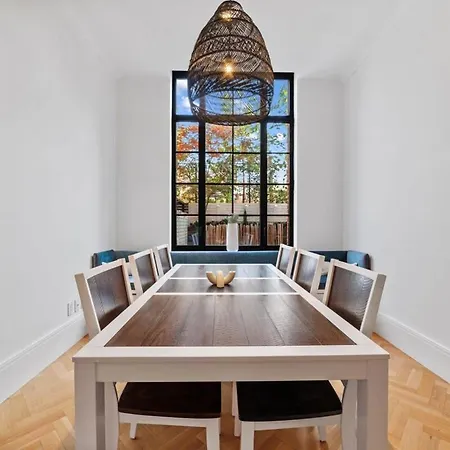 Clinton By Rove Travel 3br Duplex With Backyard Apartment New York