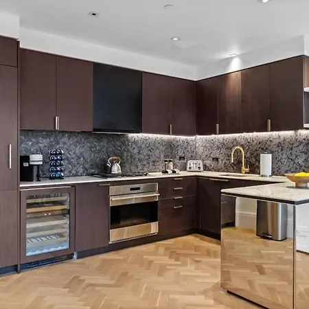 Apartment Clinton By Rove Travel 3br Duplex With Backyard