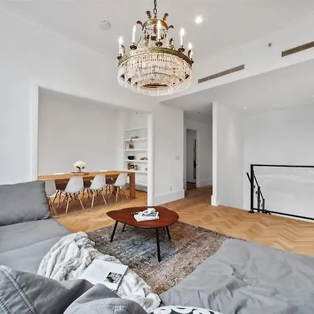Clinton By Rove Travel 3br Duplex With Backyard * New York