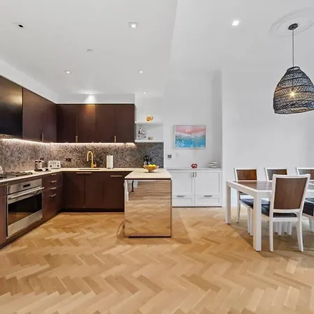 Clinton By Rove Travel 3br Duplex With Backyard Apartment *
