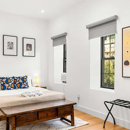 Bainbridge By Rove Duplex With Deck & Backyard Holiday home *