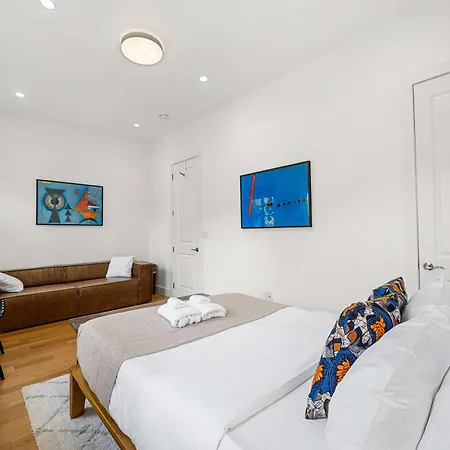 Bainbridge By Rove Duplex With Deck & Backyard Holiday home