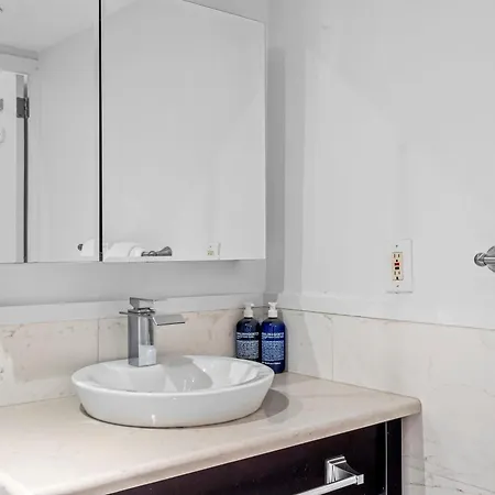 Barrow By Rove Travel 1br Loft With Shared Roof New York