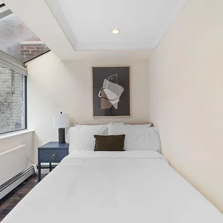 Chelsea Vista Ii By Rove Travel 2br Ph With Rooftop Apartment