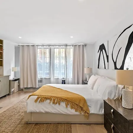 Charles Court By Rove Travel Grand 2br Duplex * New York