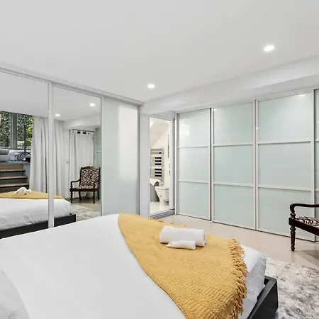 Charles Court By Rove Travel Grand 2br Duplex New York
