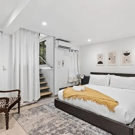 Charles Court By Rove Travel Grand 2br Duplex Apartment
