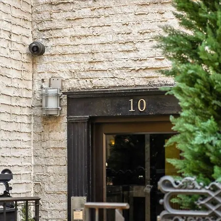 Charles Court By Rove Travel Grand 2br Duplex Apartment New York