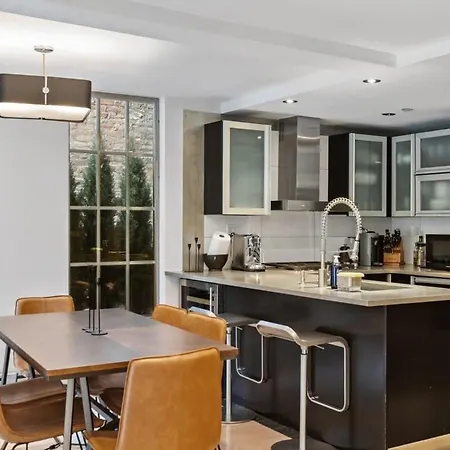 Apartment Charles Court By Rove Travel Grand 2br Duplex New York