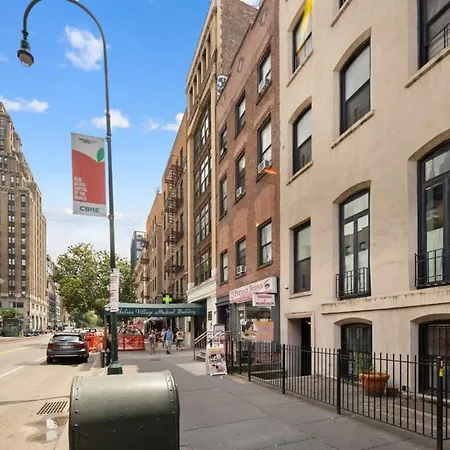 Chelsea Canvas Iii By Rove Travel Charming 2br Gem Apartment New York
