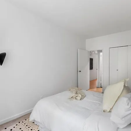 Chelsea Canvas Iii By Rove Travel Charming 2br Gem