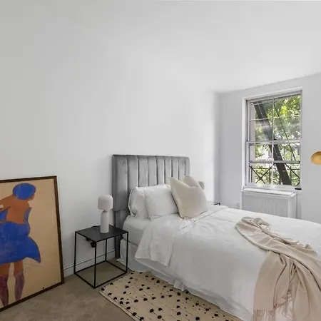 Chelsea Canvas Iii By Rove Travel Charming 2br Gem Apartment