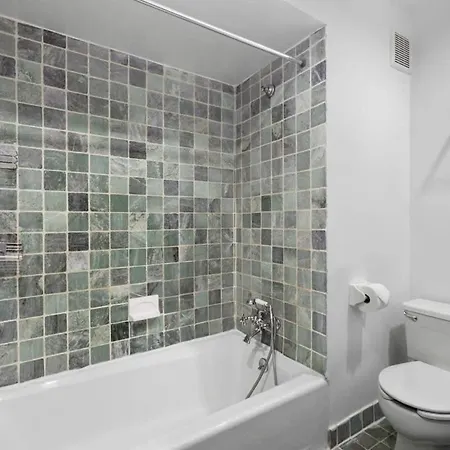 Apartment Chelsea Canvas Iii By Rove Travel Charming 2br Gem