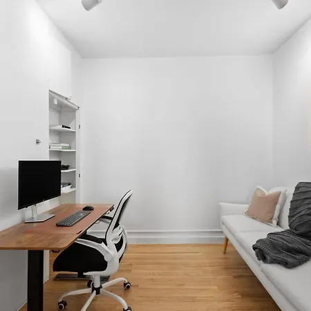 Apartment Chelsea Canvas Iii By Rove Travel Charming 2br Gem