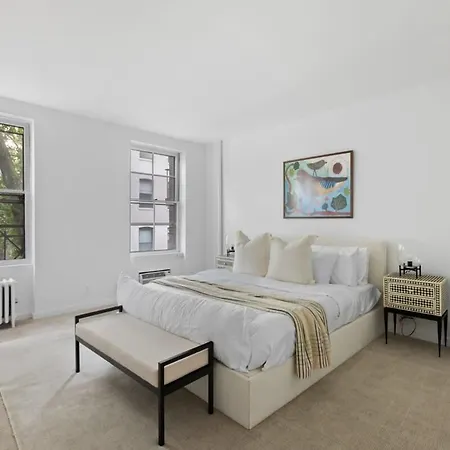 Chelsea Canvas Iii By Rove Travel Charming 2br Gem Apartment New York