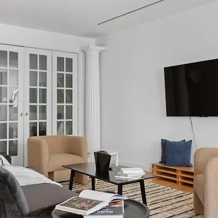 Chelsea Canvas Iii By Rove Travel Charming 2br Gem Apartment