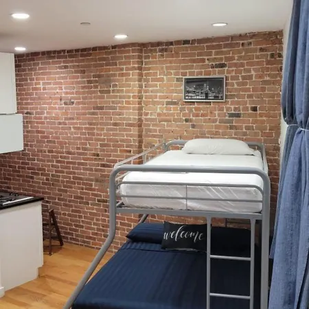 Midtown Manhattan Apartment *