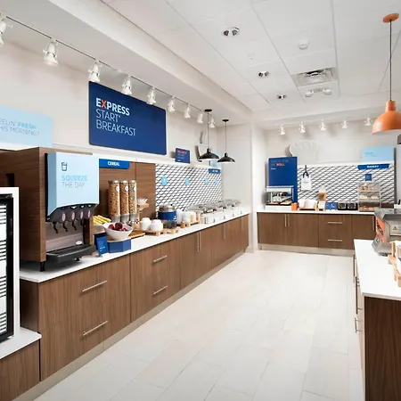 Express & Bronx - Zoo Area By Ihg Hotel