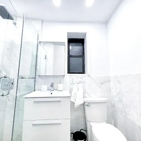 Apartment 62-2b Renovated 1br Located In Prime Upper East Side New York
