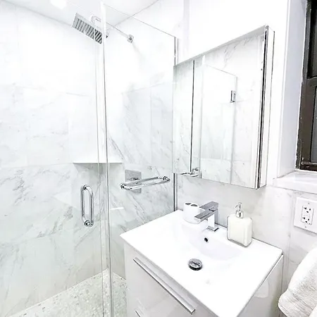62-2b Renovated 1br Located In Prime Upper East Side *