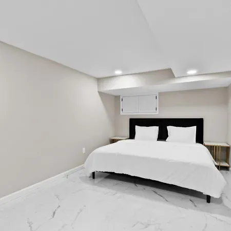 White Marble Retreat Nyc Holiday home New York