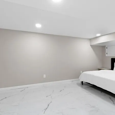 White Marble Retreat Nyc *