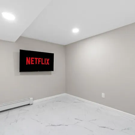 White Marble Retreat Nyc Holiday home *