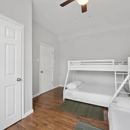 The Rainforest I Sleeps 16 20m To Nyc Free Parking Holiday home New York