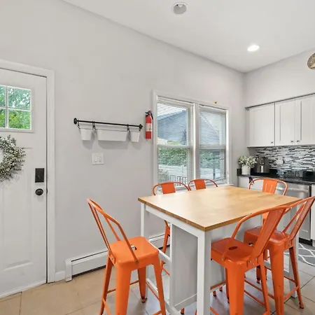 Holiday home The Rainforest I Sleeps 16 20m To Nyc Free Parking New York