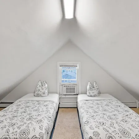 Holiday home The Rainforest Ii Sleeps 16 20m To Nyc Free Parking