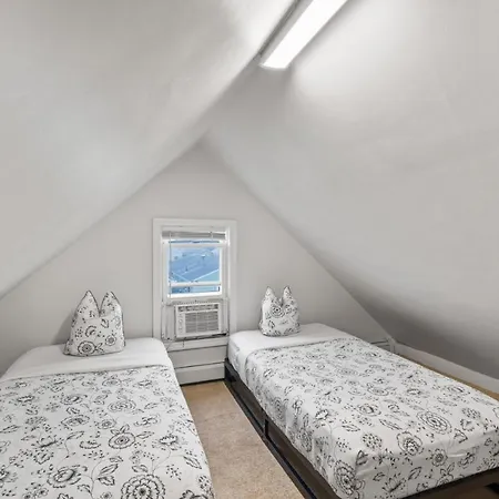 The Rainforest Ii Sleeps 16 20m To Nyc Free Parking Holiday home