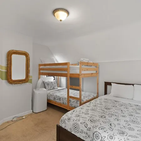 Holiday home The Rainforest Ii Sleeps 16 20m To Nyc Free Parking New York