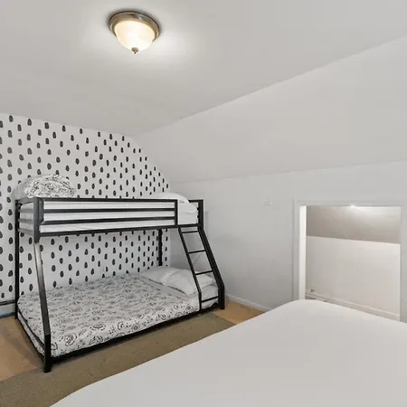 The Rainforest Ii Sleeps 16 20m To Nyc Free Parking *