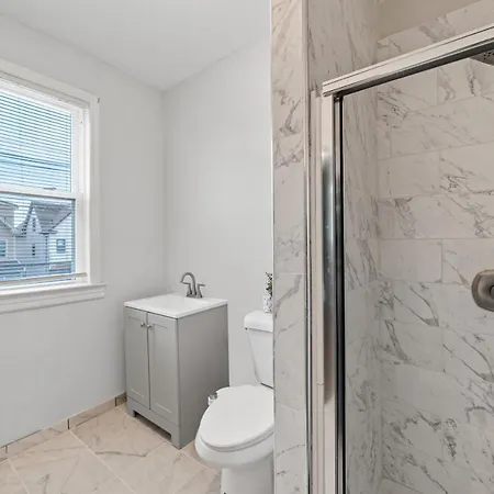 The Rainforest Ii Sleeps 16 20m To Nyc Free Parking * New York