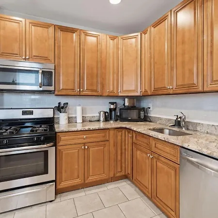 Holiday home The Rainforest Ii Sleeps 16 20m To Nyc Free Parking