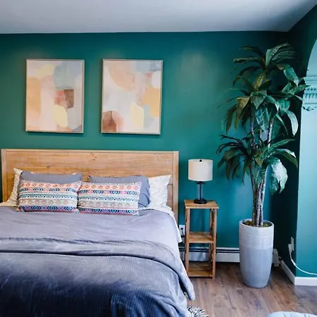 Holiday home The Rainforest Ii Sleeps 16 20m To Nyc Free Parking New York