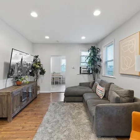 The Rainforest Ii Sleeps 16 20m To Nyc Free Parking New York