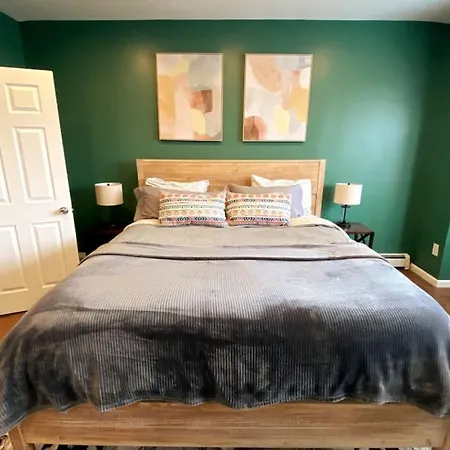 Holiday home The Rainforest Ii Sleeps 16 20m To Nyc Free Parking New York