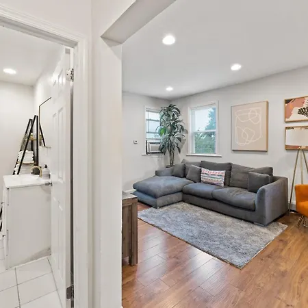 Holiday home The Rainforest Ii Sleeps 16 20m To Nyc Free Parking New York