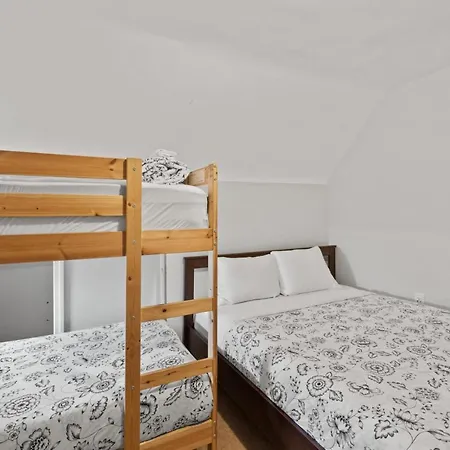 The Rainforest Ii Sleeps 16 20m To Nyc Free Parking New York