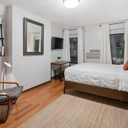 Great Location In Times Square Near Subway Apartment New York