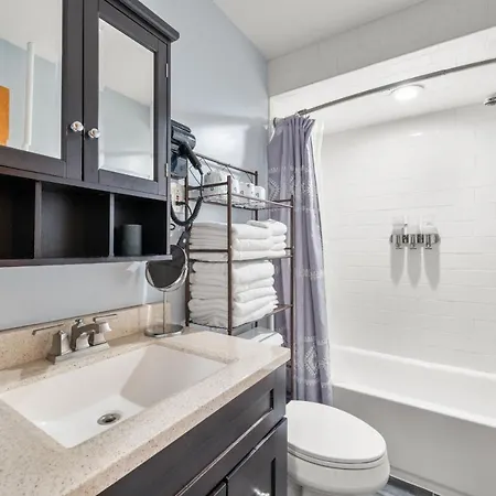 Cozy Urban Escape I Near Nyc Holiday home New York