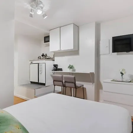 Cozy In Times Square And Nearby Restaurants Apartment *