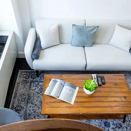Apartment 809-6b New 2br Duplex With Private Patio *