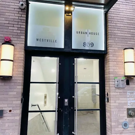 809-3b With A Balcony By Columbus Circle Apartment